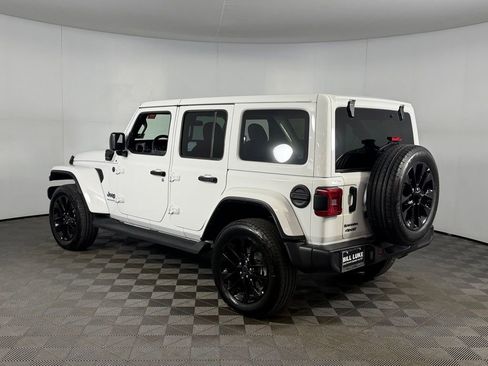 Used 2025 Jeep Wrangler Unlimited Sahara AWD/4WD image 8
