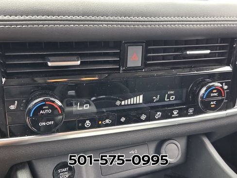 Used 2025 Nissan Rogue SL FWD image 21