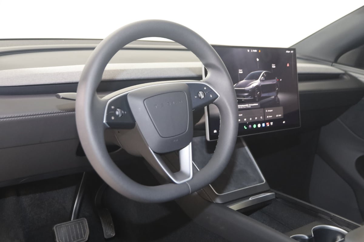 Used 2026 Tesla Model Y AWD image 6