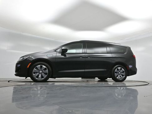 Used 2018 Chrysler Pacifica Limited w/ Advanced Safetytec Group image 52