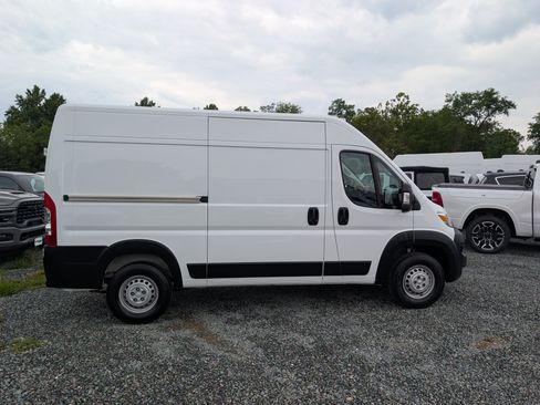 Used 2024 RAM ProMaster 2500 w/ Convenience Group FWD image 6