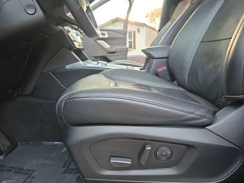 Used 2022 Ford Explorer Platinum w/ Equipment Group 601A image 31