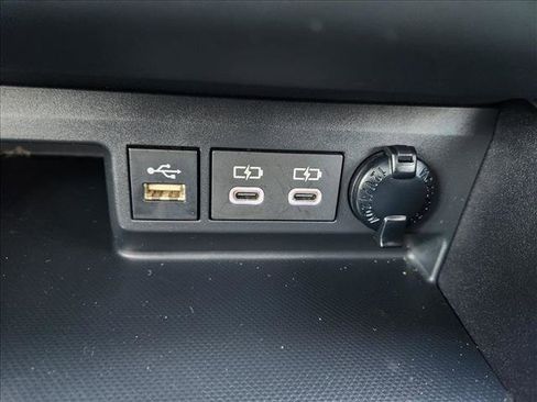 Used 2023 Toyota Highlander XLE image 40