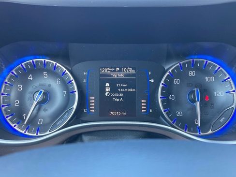 Used 2022 Chrysler Voyager LX image 15