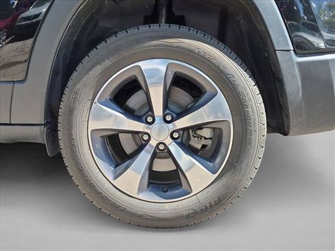 Used 2019 Jeep Cherokee Limited AWD/4WD image 9