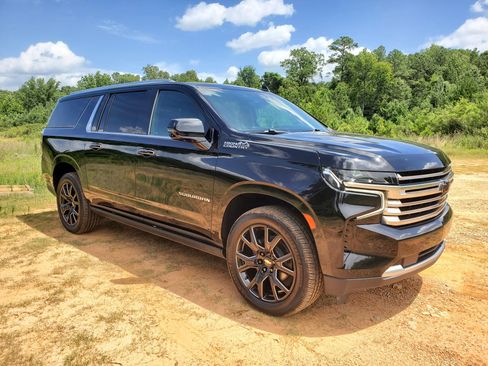 Used 2021 Chevrolet Suburban High Country w/ Premium Package AWD/4WD image 38