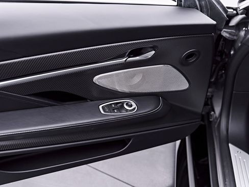 Used 2025 Aston Martin Vanquish RWD image 41