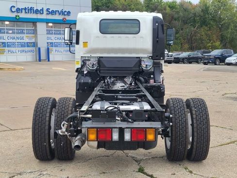 New 2025 Chevrolet Low Cab Forward image 6