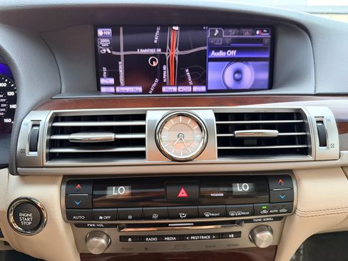 Used 2013 Lexus LS 460 w/ Comfort Pkg RWD image 17