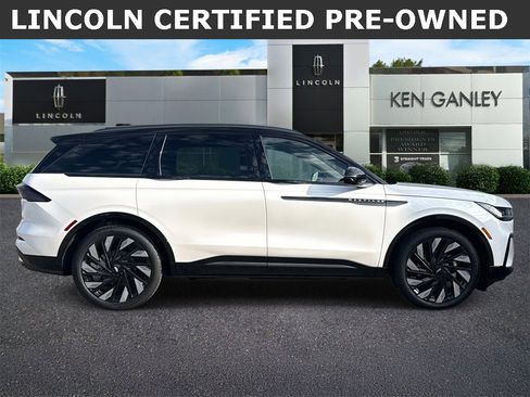 Used 2025 Lincoln Nautilus Reserve w/ Jet Appearance Package image 2