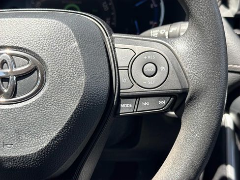Used 2025 Toyota RAV4 XLE AWD/4WD image 14