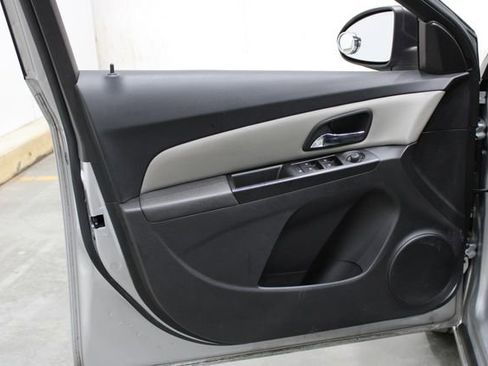Used 2014 Chevrolet Cruze LS FWD image 12