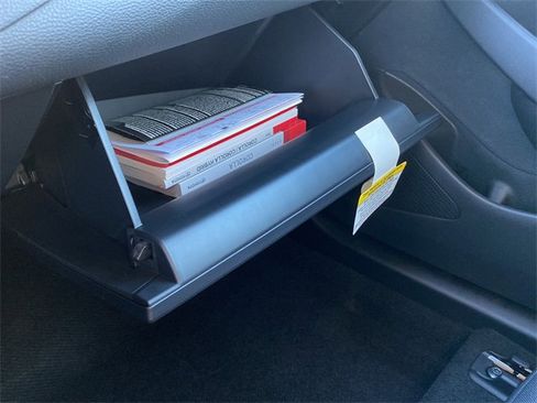 Used 2025 Toyota Corolla LE image 29