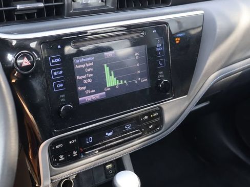 Used 2018 Toyota Corolla SE FWD image 18