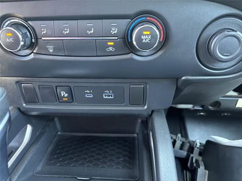 Used 2022 Nissan Frontier SV w/ Technology Package RWD image 27
