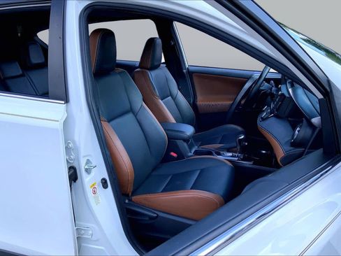Used 2017 Toyota RAV4 SE w/ Advanced Technology Package FWD image 9