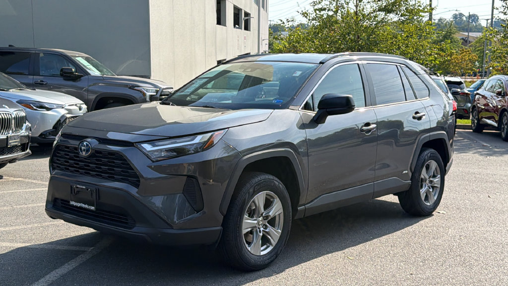 Used 2024 Toyota RAV4 LE AWD/4WD image 2