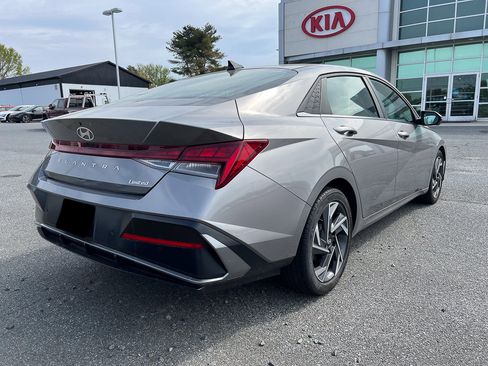 Used 2024 Hyundai Elantra Limited FWD image 6