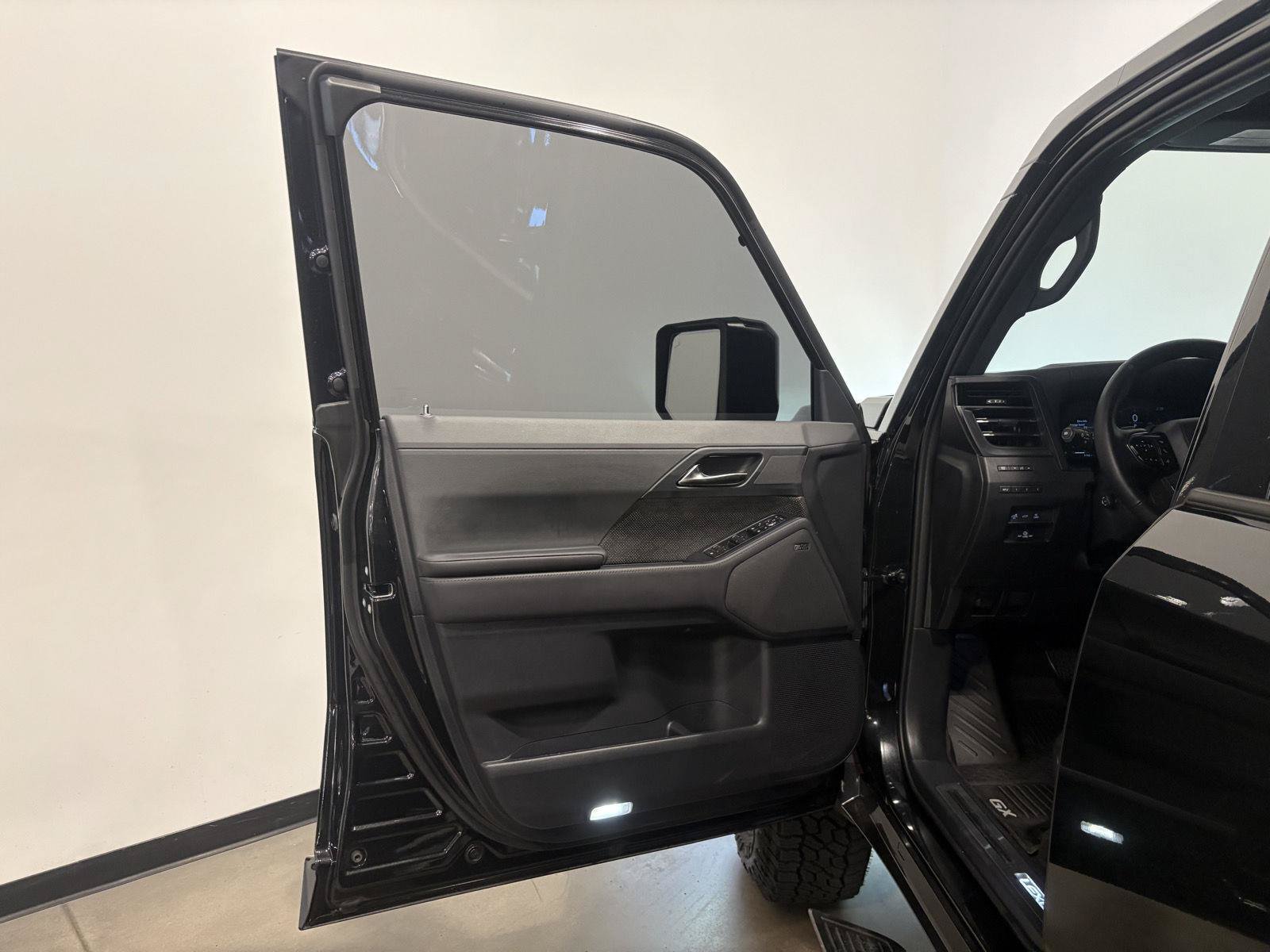Used 2026 Lexus GX 550 w/ Accessory Package (2T) AWD/4WD image 11