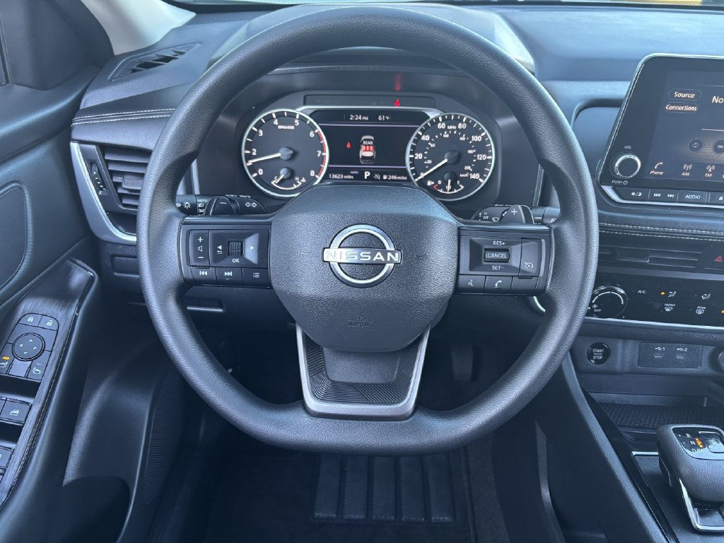 Used 2025 Nissan Rogue S AWD/4WD image 14