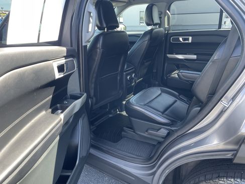 Used 2021 Ford Explorer XLT w/ Equipment Group 202A AWD/4WD image 31