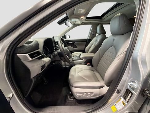 Certified 2024 Toyota Highlander XLE AWD/4WD image 15