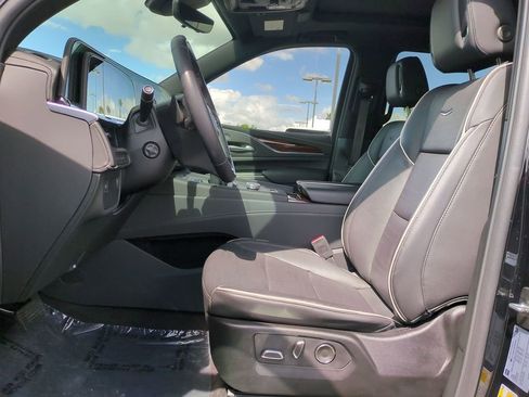 Used 2024 Cadillac Escalade Premium Luxury AWD/4WD image 23
