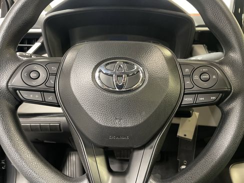Used 2025 Toyota Corolla LE image 9