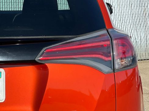 Used 2016 Toyota RAV4 SE w/ Advanced Technology Package FWD image 21