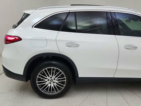 Used 2024 Mercedes-Benz GLC 300 4MATIC image 12
