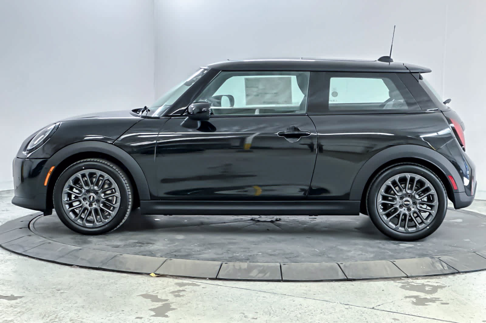 Used 2026 MINI Cooper 2-Door Hardtop FWD image 5
