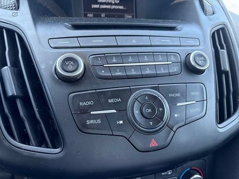 Used 2016 Ford Focus SE w/ SE Cold Weather Package FWD image 20
