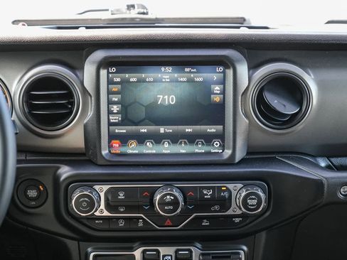 Used 2023 Jeep Gladiator Sport image 13