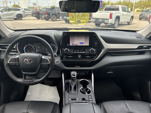Used 2023 Toyota Highlander XLE AWD/4WD image 31