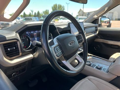 Used 2024 Ford Expedition Limited AWD/4WD image 2