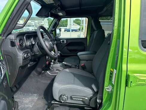 New 2026 Jeep Wrangler Unlimited Rubicon AWD/4WD image 17