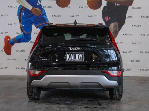 Used 2023 Kia Niro EX image 23