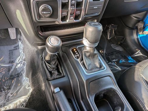 Used 2021 Jeep Wrangler Unlimited Sahara AWD/4WD image 23