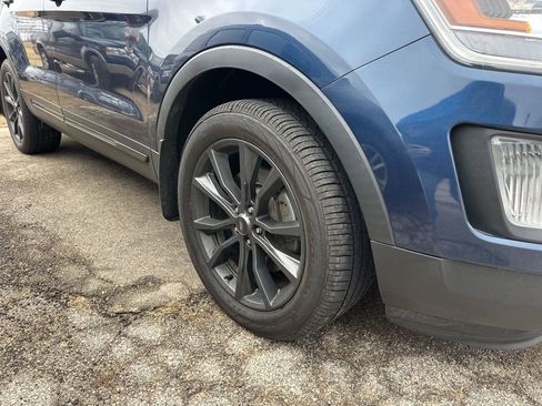 Used 2017 Ford Explorer XLT w/ Equipment Group 202A image 4