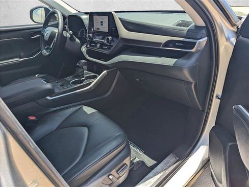 Used 2023 Toyota Highlander XLE FWD image 21