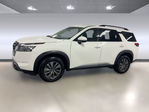 Used 2025 Nissan Pathfinder SV image 20