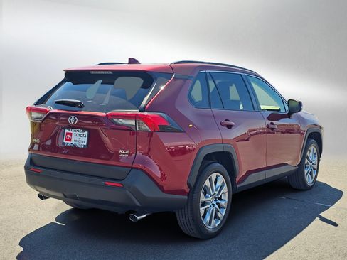 Used 2023 Toyota RAV4 XLE Premium AWD/4WD image 5