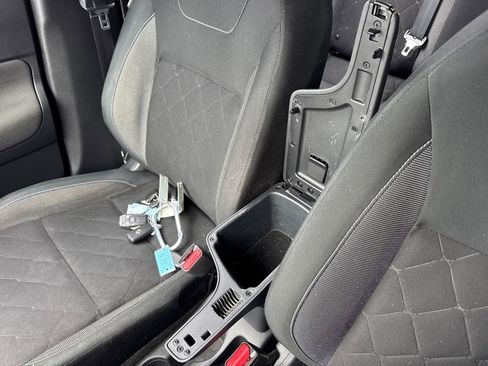 Used 2020 Nissan Kicks S image 18