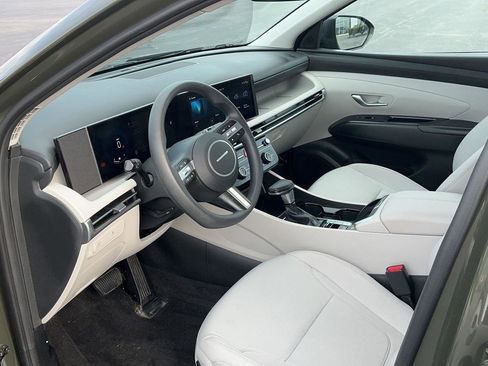 Certified 2025 Hyundai Tucson SE image 21