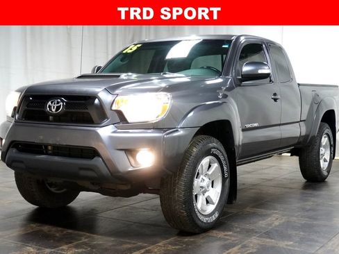Used 2015 Toyota Tacoma 4x4 Access Cab V6 w/ TRD Sport Package image 2