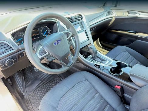 Used 2016 Ford Fusion SE FWD image 17
