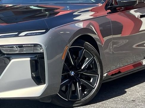 Used 2023 BMW i7 xDrive60 image 3