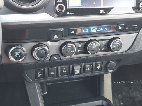 Used 2022 Toyota Tacoma TRD Off-Road w/ TRD Premium Off Road Package AWD/4WD image 21