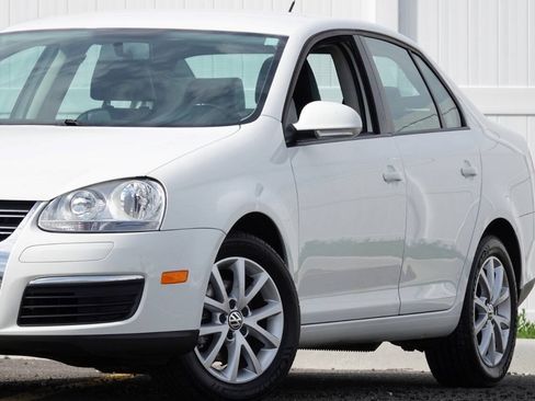 Used 2010 Volkswagen Jetta Limited Edition FWD image 11