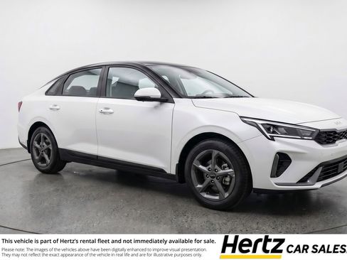 Used 2025 Kia K4 LXS image 1